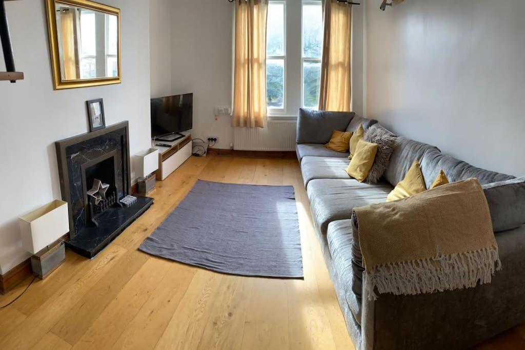 3 Double Bedroomed Flat, Acton. London, Uk المظهر الخارجي الصورة