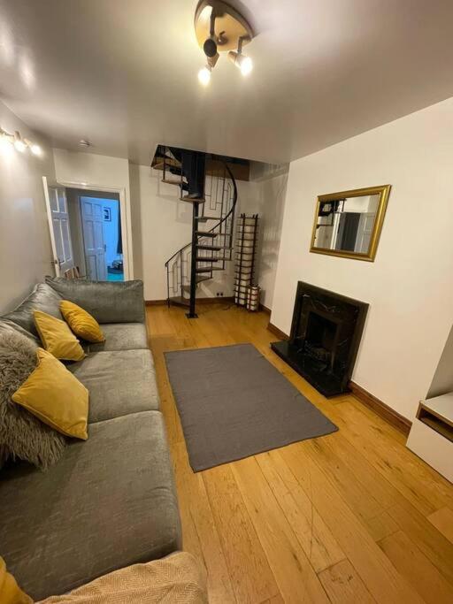 3 Double Bedroomed Flat, Acton. London, Uk المظهر الخارجي الصورة